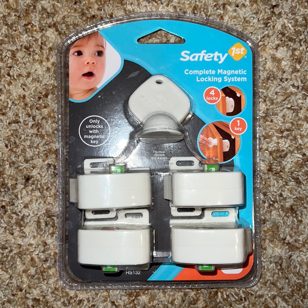Safety 1st Magnetic Cabinet Locks, 4 Locks + 1 Key
